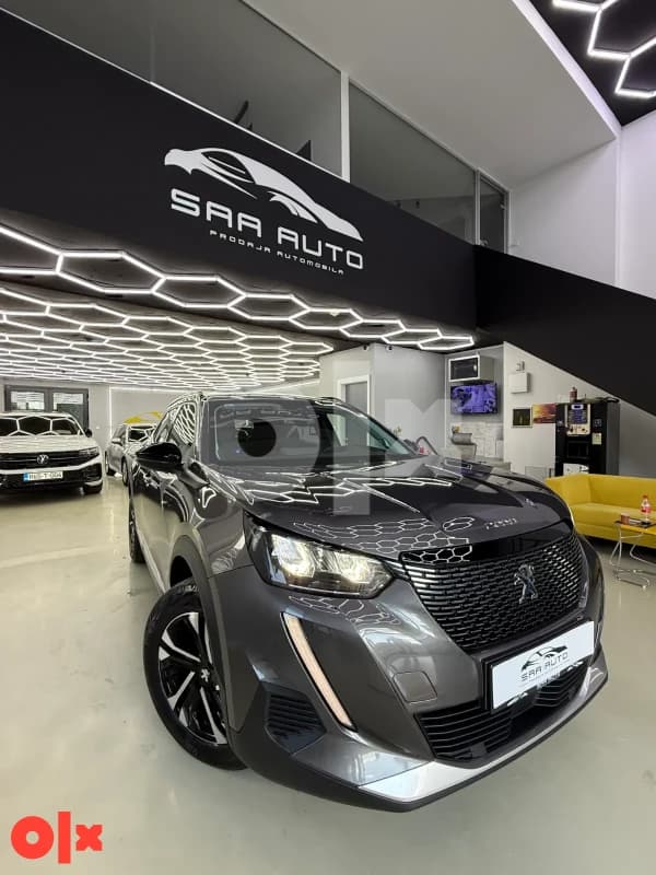 Peugeot 2008 Allure Pack 2022 1.2 Automatik